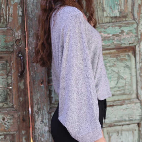 LUXURIOUSLY SOFT RAGLAN SLEEVE TOP - Picture 10 of 10